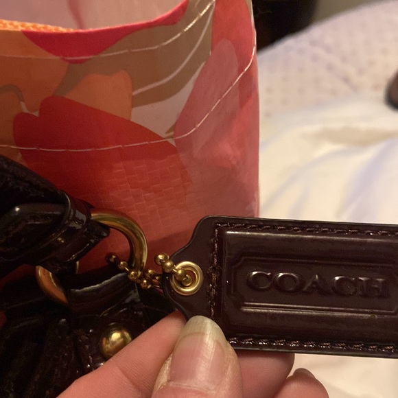 🎀 AUTH COACH BURGUNDY PATENT LEATHER SHOULDER TOTE BAG GREAT CONDITION 💛 - Picture 2 of 7